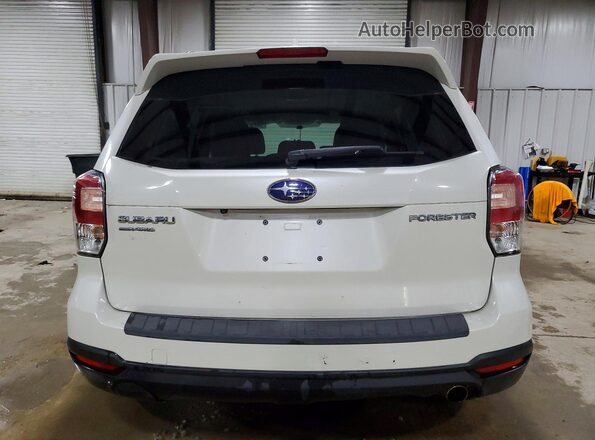 JF2SJAEC0JH491091 2018 SUBARU FORESTER White Հետևի տեսք