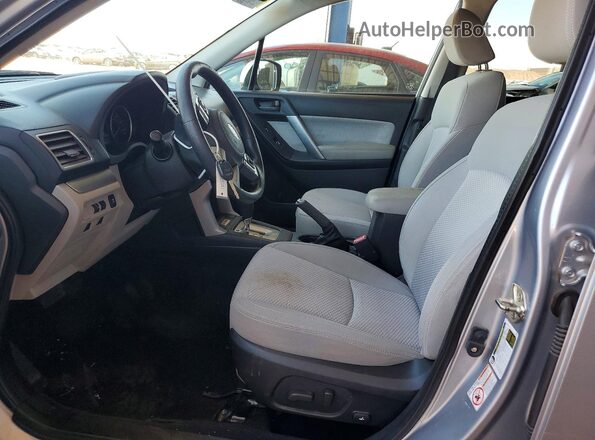JF2SJAEC1HH472561 2017 SUBARU FORESTER Серебряный Вид салона спереди