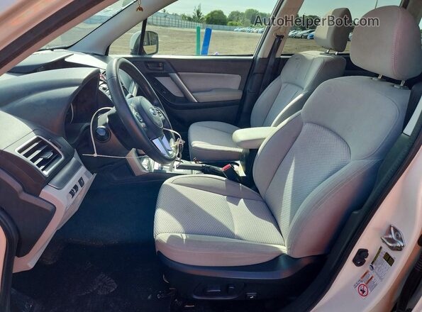 JF2SJAEC2HH508449 2017 SUBARU FORESTER Белый Вид салона спереди