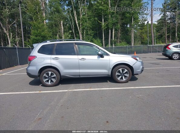 JF2SJAEC2JH532725 2018 SUBARU FORESTER Серебряный Вид задней части салона