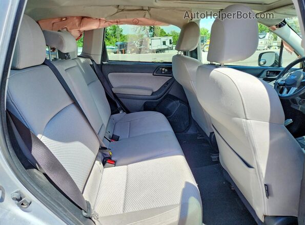 JF2SJAEC3HH438850 2017 SUBARU FORESTER Silver Rear interior view