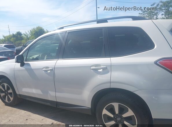 JF2SJAEC3JH534693 2018 SUBARU FORESTER White Սալոնի 360 աստիճան տեսք