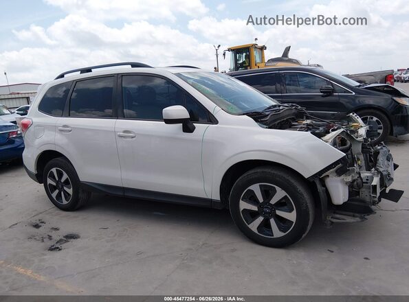JF2SJAEC5HH408958 2017 SUBARU FORESTER White 360 interior view