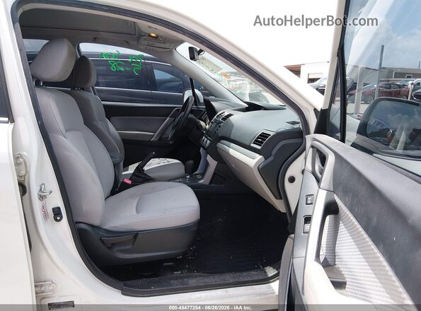 JF2SJAEC5HH408958 2017 SUBARU FORESTER White Front interior view