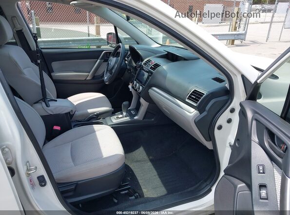 JF2SJAEC5HH441085 2017 SUBARU FORESTER White Front interior view