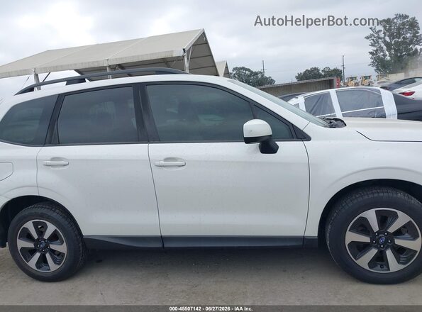 JF2SJAEC5HH509935 2017 SUBARU FORESTER White Вид задньої частини салону