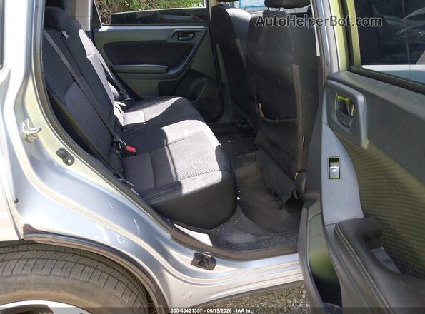 JF2SJAEC7JH593584 2018 SUBARU FORESTER Silver Vista de la etiqueta del VIN