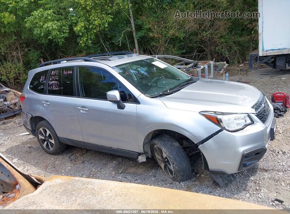 JF2SJAEC7JH593584 2018 SUBARU FORESTER Silver Vista interior trasera