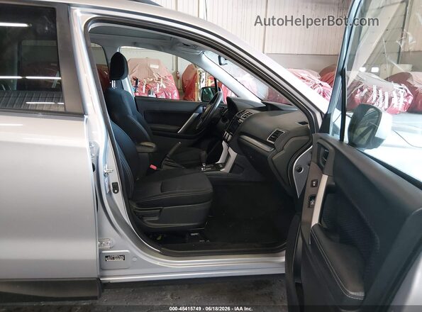 JF2SJAEC9HH561620 2017 SUBARU FORESTER Silver Front interior view