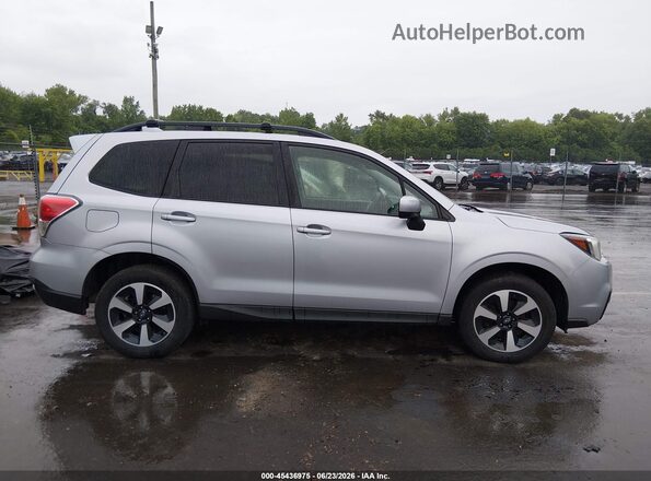 JF2SJAEC9JH577595 2018 SUBARU FORESTER Серебряный Вид задней части салона