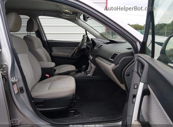JF2SJAECXHH405750 2017 SUBARU FORESTER Silver Вид салону спереду