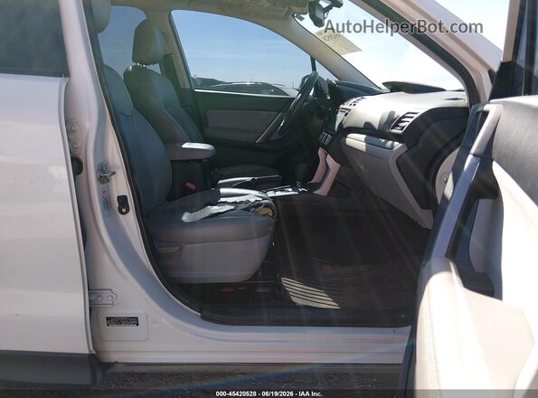 JF2SJAFC5GH441603 2016 SUBARU FORESTER Белый Вид салона спереди