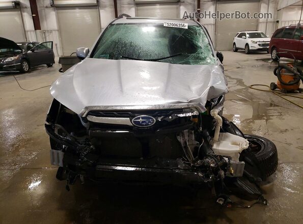JF2SJAGC0HH570977 2017 SUBARU FORESTER Silver Widok z przodu