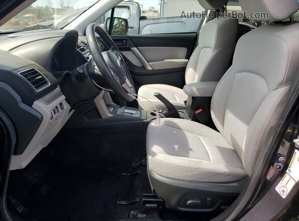 JF2SJAGC2HH536202 2017 SUBARU FORESTER Gray Front interior view
