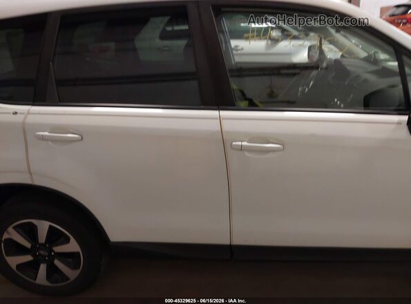 JF2SJAGC2JH495639 2018 SUBARU FORESTER White Widok wnętrza z tyłu