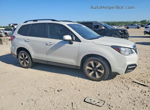 JF2SJAGC3HH513656 2017 SUBARU FORESTER White 