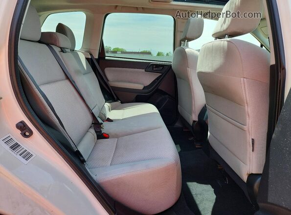 JF2SJAGC3JH495214 2018 SUBARU FORESTER Белый Вид задних сидений