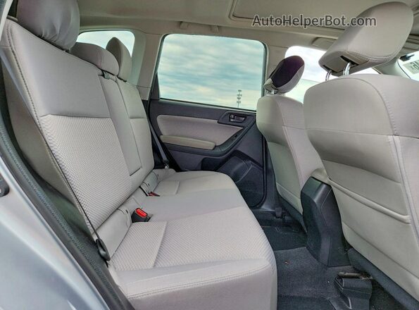JF2SJAGC3JH617702 2018 SUBARU FORESTER Silver Սալոնի հետևի տեսք