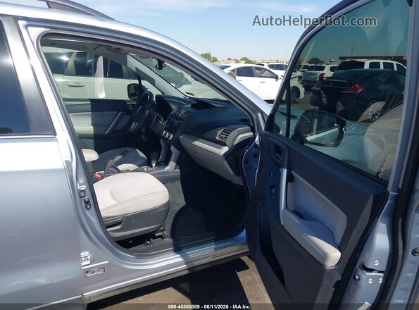 JF2SJAGC4HH808247 2017 SUBARU FORESTER Серебряный Вид салона спереди