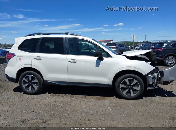 JF2SJAGC5JH432972 2018 SUBARU FORESTER White Вид задньої частини салону