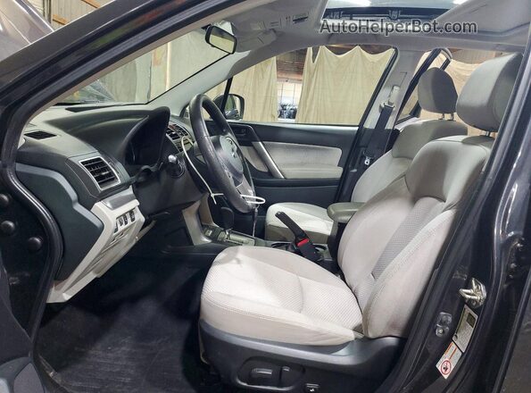 JF2SJAGC6HH445949 2017 SUBARU FORESTER Black Вид салону спереду