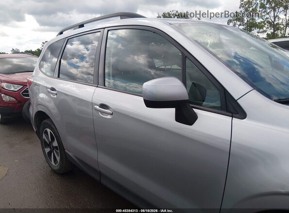 JF2SJAGC6JH582217 2018 SUBARU FORESTER Серебряный Вид задней части салона