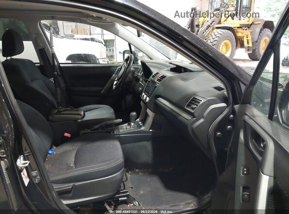 JF2SJAGC9JH585760 2018 SUBARU FORESTER Black Front interior view