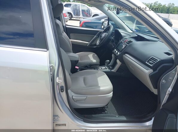 JF2SJAHCXGH510914 2016 SUBARU FORESTER Silver წინა სალონის ხედი