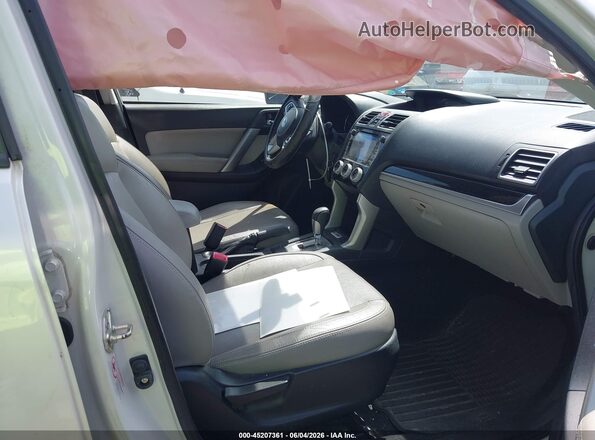 JF2SJAJC5HH471323 2017 SUBARU FORESTER White Front interior view