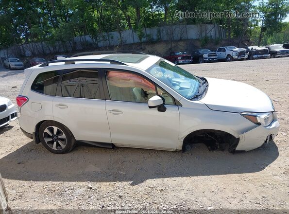 JF2SJAJC6HH562925 2017 SUBARU FORESTER White უკანა სალონის ხედი