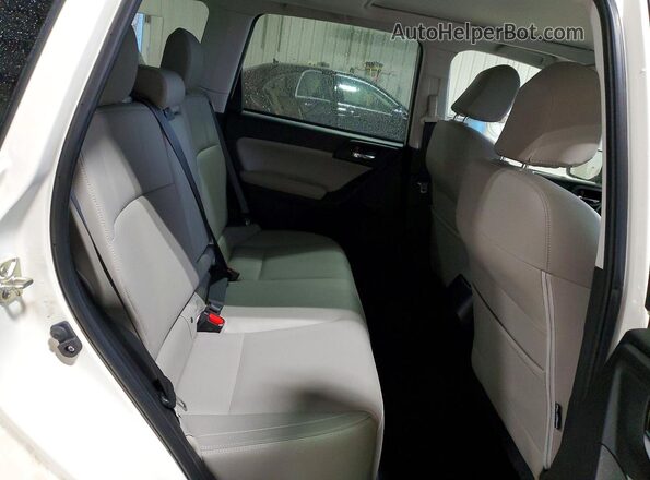 JF2SJAJC6JH516064 2018 SUBARU FORESTER White 