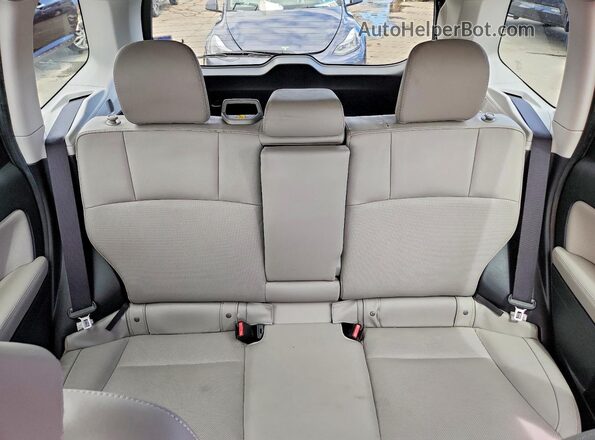 JF2SJAJC7JH415597 2018 SUBARU FORESTER Blue Widok tylnych siedzeń