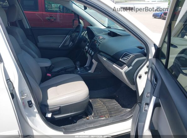 JF2SJAJC8HH464365 2017 SUBARU FORESTER White 