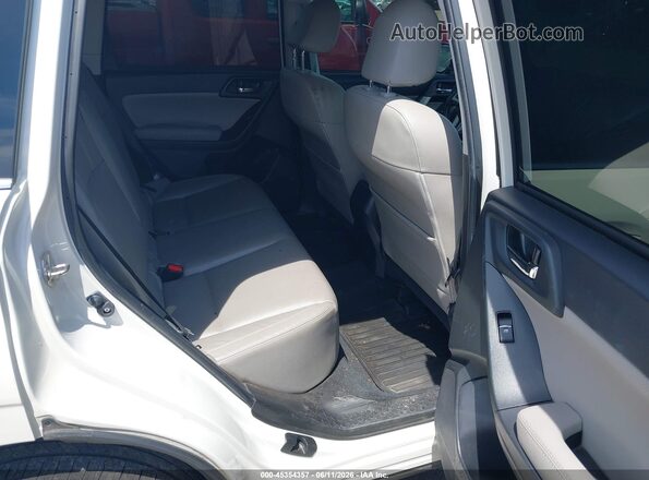 JF2SJAJC8HH464365 2017 SUBARU FORESTER White 