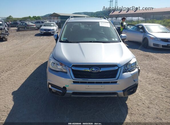 JF2SJALC7JH422417 2018 SUBARU FORESTER Silver Rear interior view