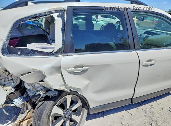 JF2SJARC0JH561683 2018 SUBARU FORESTER White Սալոնի հետևի տեսք