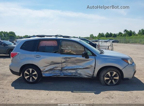 JF2SJARC2HH506999 2017 SUBARU FORESTER Silver Вид задньої частини салону