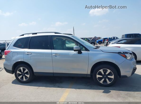 JF2SJARC7HH421673 2017 SUBARU FORESTER Серебряный Вид задней части салона