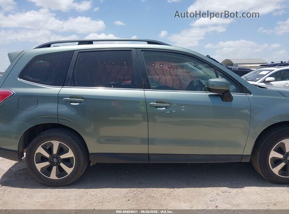 JF2SJARC7JH517812 2018 SUBARU FORESTER Green Vista interior trasera