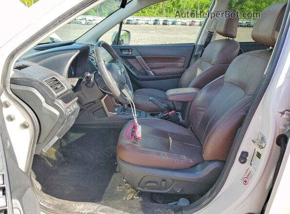 JF2SJATC1HH534561 2017 SUBARU FORESTER White Widok wnętrza z przodu