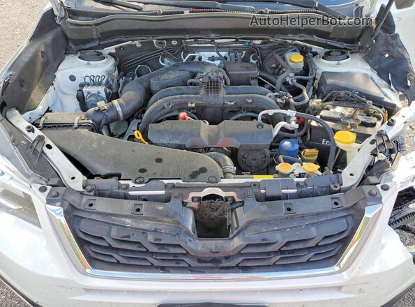 JF2SJATC1HH534561 2017 SUBARU FORESTER White Widok komory silnika