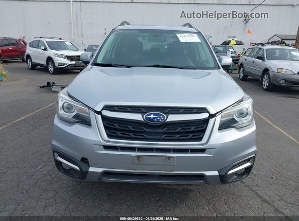 JF2SJAWC6HH467385 2017 SUBARU FORESTER Silver უკანა სალონის ხედი