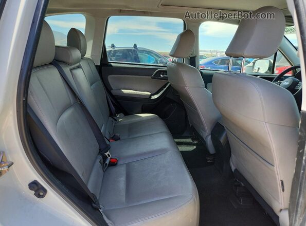 JF2SJAXC0GH442902 2016 SUBARU FORESTER Белый Вид задней части салона