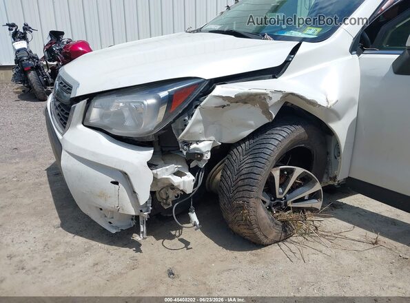 JF2SJGEC6JH567156 2018 SUBARU FORESTER White Widok z przodu