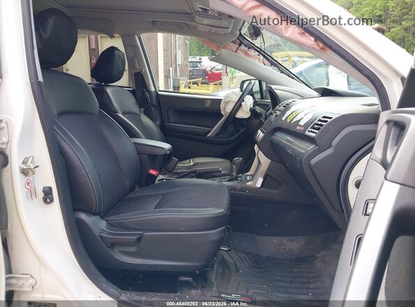 JF2SJGEC6JH567156 2018 SUBARU FORESTER White Widok wnętrza z przodu