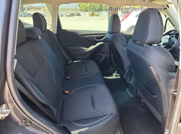 JF2SKAAC3LH418318 2020 SUBARU FORESTER Gray Widok tylnych siedzeń