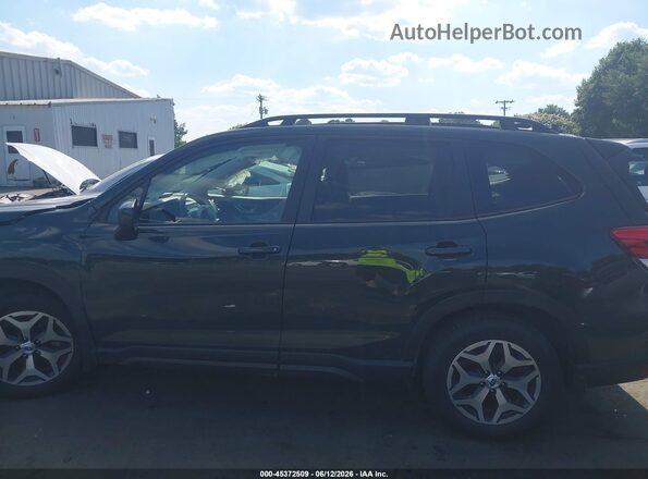 JF2SKACC2RH488107 2024 SUBARU FORESTER Green 360 interior view