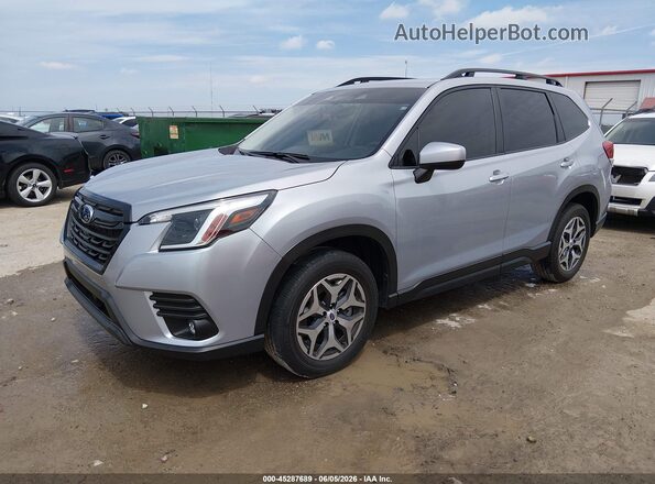 JF2SKADC4RH501227 2024 SUBARU FORESTER Silver წინა მარცხენა ხედი სამი მეოთხედიდან