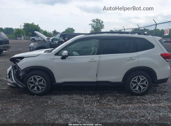 JF2SKADC5PH529583 2023 SUBARU FORESTER White 