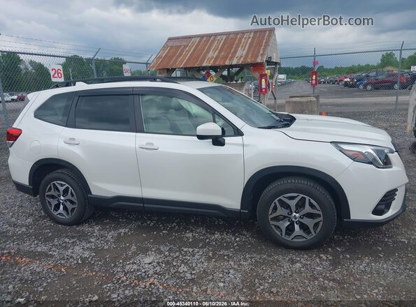 JF2SKADC5PH529583 2023 SUBARU FORESTER White 